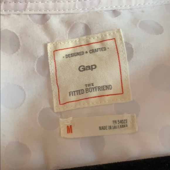 Gap button down with circle detail - Picture 2 of 3